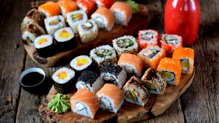 Роллы, суши, лапша wok