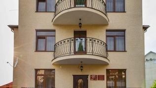Отель Golden House