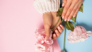 Маникюр и педикюр с покрытием гель-лаком Luxio в Heres Beauty Studio