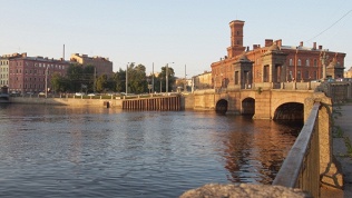 Проживание в центре Санкт-Петербурга с завтраками в отеле «Три реки»