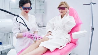 Посещение сеансов лазерной эпиляции в Kosmo Clinic