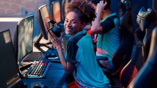 3 и 5 часов игры в киберспортивном клубе Black Star Gaming Lounge