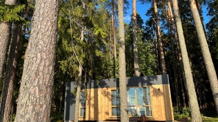 Отдых на берегу Горьковского моря в глэмпинге «Шестое чувство»