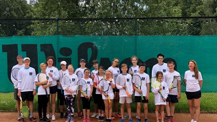 Групповые занятия теннисом с тренером от клуба GT Tennis