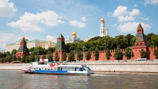 Билет на прогулку от Нескучного сада до Китай-города на теплоходе «Флагман»