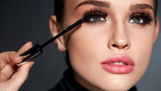 Оформление бровей и ресниц в студии красоты Beyond Beauty