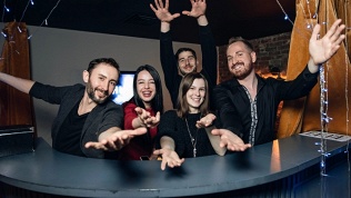 Посещение интеллектуальной вечеринки «Квиз»