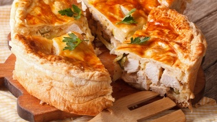 Пироги от службы доставки «Империя вкуса» за полцены