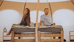 Отдых на берегу реки с питанием в глэмпинге Buno Camp