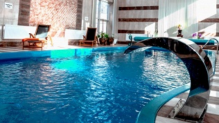 Отдых в коттеджах с завтраком, SPA, сауной и бассейном в отеле «Аватара»