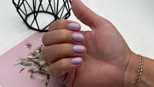 Маникюр и педикюр с покрытием гель-лаком в студии красоты Beauty Mafia