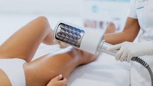 Роликовый массаж с термокомпрессией в клинике красоты Bunt Clinic