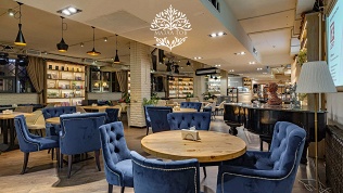 Меню и напитки в ресторане еврейской кухни «МазалТов»