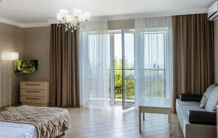 Отель Gold & Glass 4*
