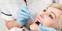 Чистка зубов либо полный гигиенический комплекс услуг в стоматологии на Бородина. <b>Скидка до 84%</b>