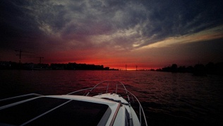 Аренда всепогодного катера с теплой каютой от компании Rent_Boat_Spb