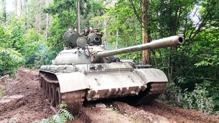 Поездка на воентехнике