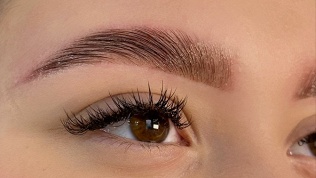 Уход за бровями и ресницами в студии красоты Алены Хайруллиной