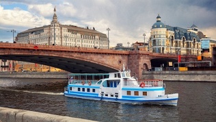 Ночная прогулка на теплоходе от компании «Акватория»