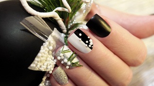 Маникюр и педикюр с покрытием гель-лаком от студии Nails Smart Beauty