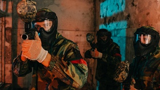 1 или 2 часа игры в пейнтбол в спортивно-тактическом клубе «В точку»