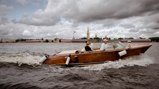 Прогулка на итальянском катере Comitti Sanremo от компании «Нева Рива»