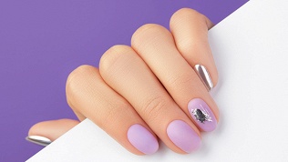 Маникюр и педикюр с покрытием гель-лаком в салоне красоты «Амина»