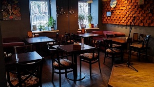 Посещение театрального ужина или ужина-концерта в арт-кафе «Мостик»