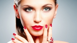 Маникюр и педикюр с покрытием гель-лаком в студии Nail Art Studio