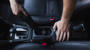 Химчистка автомобиля в детейлинг-центре Restart Auto