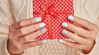 Маникюр и педикюр с покрытием гель-лаком от мастера Ирины Кузьминой