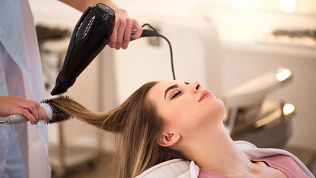 Парикмахерские услуги в студии красоты Pudra