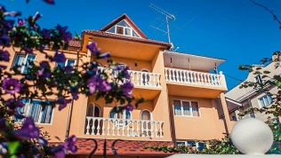 Отель Lantana Hotel