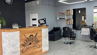 Мужская стрижка, оформление бороды или бритье в барбершопе Dok