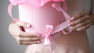 Маникюр и педикюр с покрытием гель-лаком в студии красоты Princess Nails