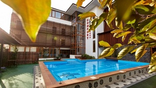 Отдых в Абхазии с завтраком и посещением бассейна в отеле Comfort