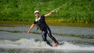 1 сет катания на вейкборде от компании Teowake