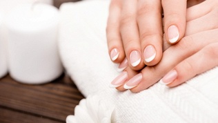 Маникюр и педикюр с покрытием гель-лаком в салоне красоты «Лак-17»