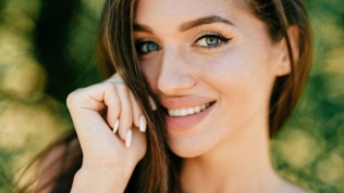 Перманентный макияж бровей, век и губ в семейной клинике «Молекула»