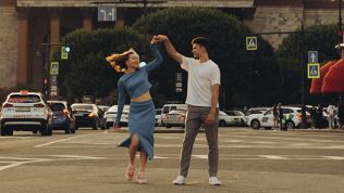 Прогулочная, семейная, фотосессия Love Story от фотографа Виктории Петровой