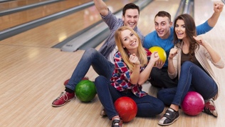 2 или 3 часа игры в боулинг в клубе «Планета Боулинг»