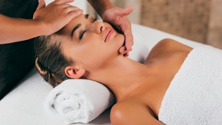 Чистка, пилинг, массаж или маска для лица в салоне красоты «Альтера»
