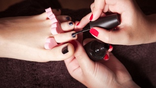 Комплексный маникюр и педикюр с покрытием в салоне A.Beauty