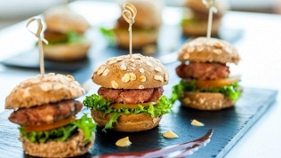 Меню и напитки на фуд-корте Kech In за полцены