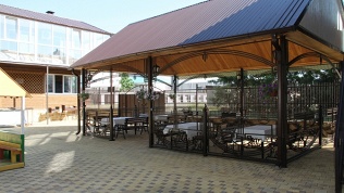 Проживание от 2 ночей на побережья на базе отдыха «У моря»