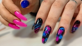 Маникюр и smart-педикюр с покрытием гель-лаком в студии красоты RooMix