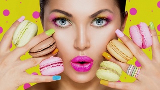 Маникюр и педикюр с покрытием гель-лаком в студии красоты «Чародеи»