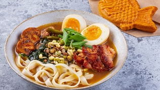 Блюда из меню кухни и напитки в стритфуде «Аймисан» за полцены