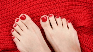 Маникюр и педикюр с покрытием гель-лаком в Salon Lullaby Beauty