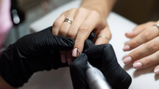 Маникюр и педикюр с покрытием гель-лаком в салоне красоты Image Lab